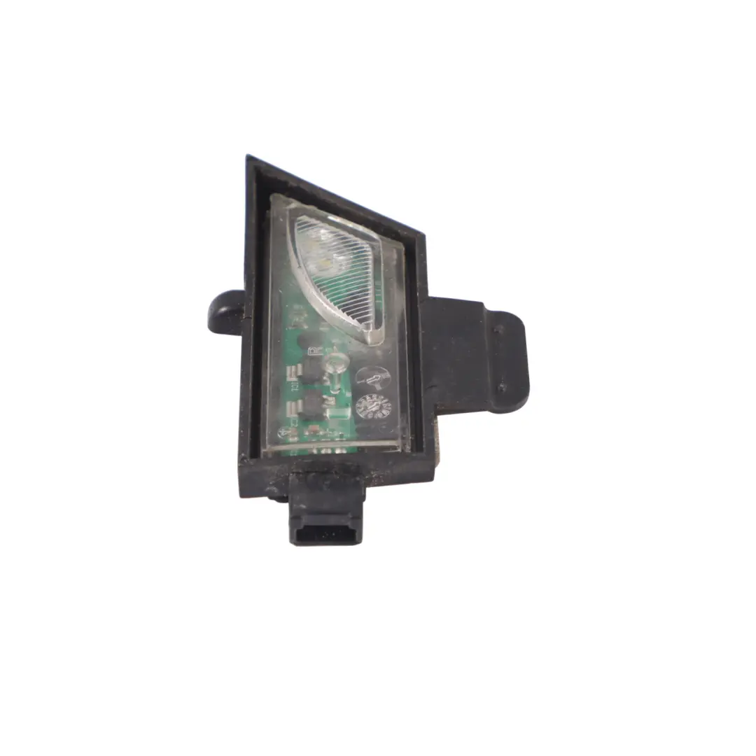 1K Lampka Podświetlenie Lusterka do Volkswagen Golf o numerze 5G0945292 Volkswagen Golf 1K Lampka Podświetlenie Lusterka - SKU 5G0945292 - Numer Części 5G0945292