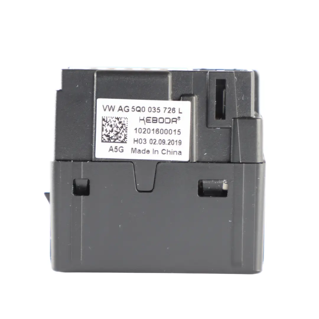 Audi A5 F5 Cache Rangement Console Centrale Prise 12 V Connexion USB - SKU 5Q0035726L - Numéro de pièce 5Q0035726L
