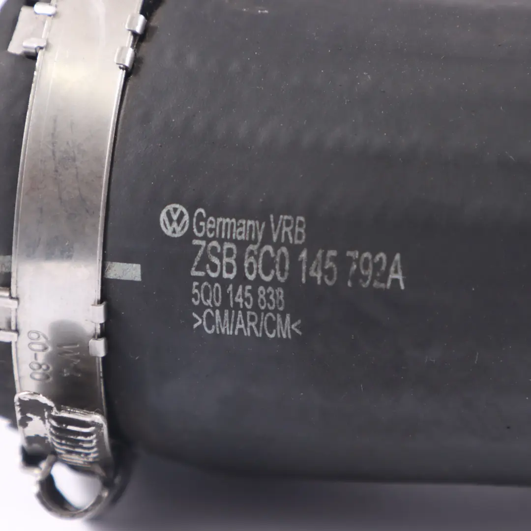 Tubo aspirazione aria per Audi S1 8X A3 S3 8V VW Golf R 2.0 TFSI con numero di parte 5Q0145838 Audi S1 8X A3 S3 8V VW Golf R 2.0 TFSI Tubo aspirazione aria - SKU 5Q0145838 - Numero di parte 5Q0145838