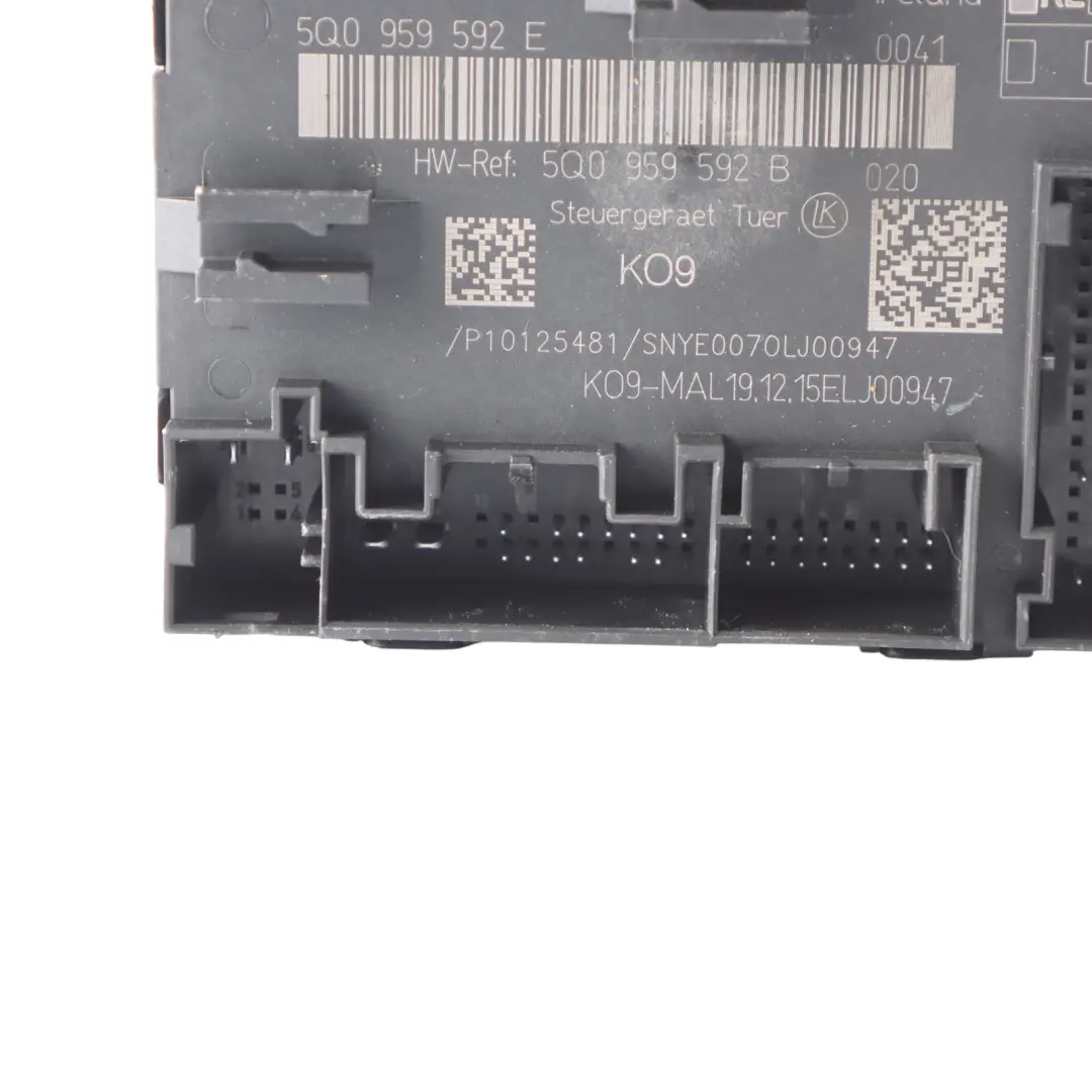 Moduł Sterownik Drzwi Przód Prawo do Audi A3 8V o numerze 5Q0959592E Audi A3 8V Moduł Sterownik Drzwi Przód Prawo - SKU 5Q0959592E - Numer Części 5Q0959592E