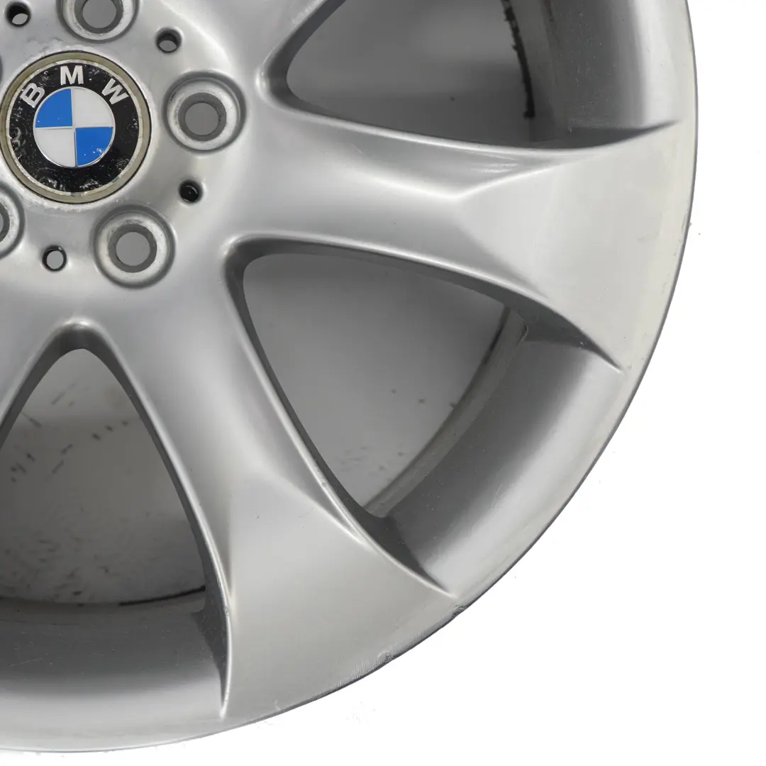 Cerchio posteriore lega argento 20" ET:30 10,5J V-Spoke 168 per BMW X5 E53 con numero di parte 6766069 BMW X5 E53 Cerchio posteriore lega argento 20" ET:30 10,5J V-Spoke 168 - SKU 6766069-1 - Numero di parte 6766069