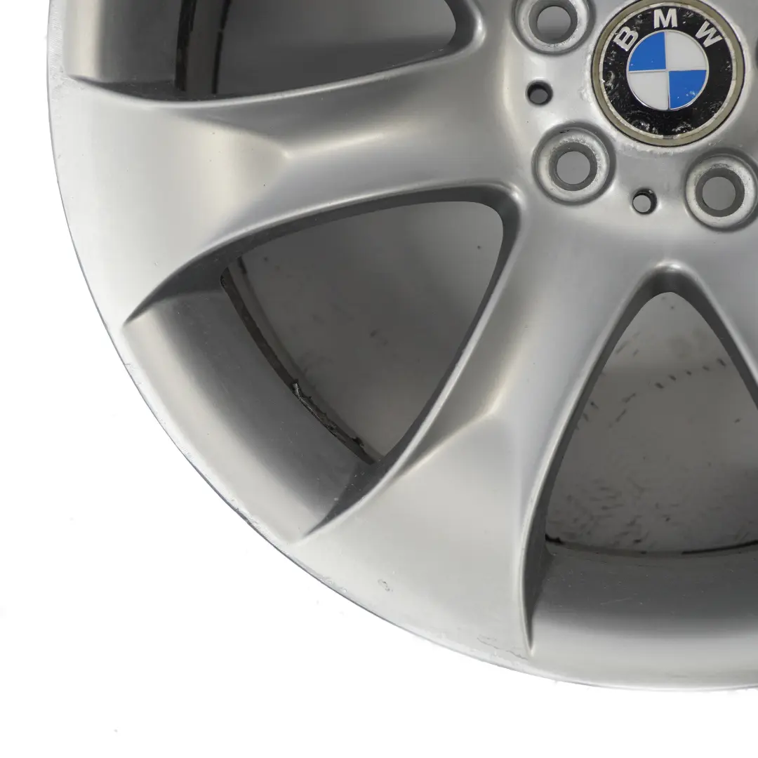 Cerchio posteriore lega argento 20" ET:30 10,5J V-Spoke 168 per BMW X5 E53 con numero di parte 6766069 BMW X5 E53 Cerchio posteriore lega argento 20" ET:30 10,5J V-Spoke 168 - SKU 6766069-1 - Numero di parte 6766069