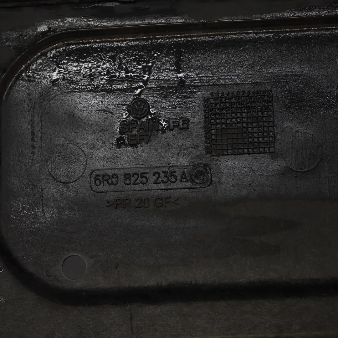 Couvercle Plateau Moteur Pour pour Volkswagen Polo 6R Audi A1 8X à propos du numéro de pièce 6R0825235A Volkswagen Polo 6R Audi A1 8X Couvercle Plateau Moteur Pour - SKU 6R0825235A - Numéro de pièce 6R0825235A