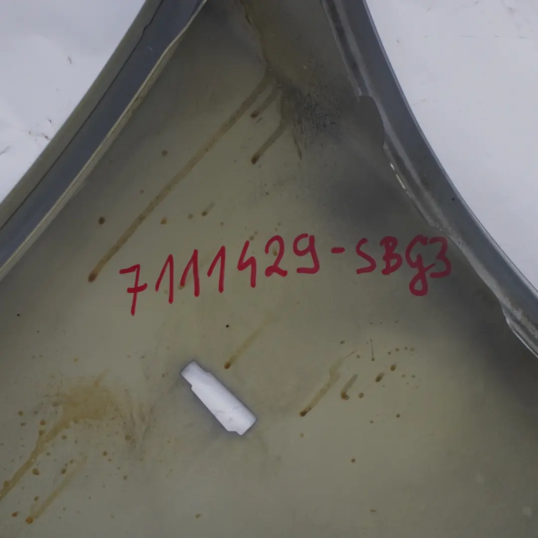Pannello Anteriore Sinistro Parafango Laterale Silbergrau - A08 per BMW E60 E61 con numero di parte 7111429 BMW E60 E61 Pannello Anteriore Sinistro Parafango Laterale Silbergrau - A08 - SKU 7111429-SBG3 - Numero di parte 7111429