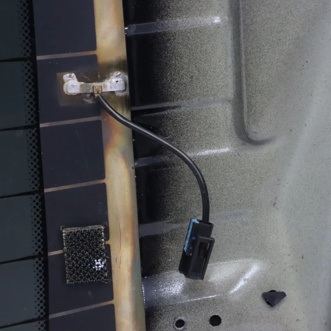 Tylna Szyba Dachu Składanego Schwarz 2 Czarny - 668 do BMW E93 F33 o numerze 7128754 BMW E93 F33 Tylna Szyba Dachu Składanego Schwarz 2 Czarny - 668 - SKU 7128754-SCH - Numer Części 7128754