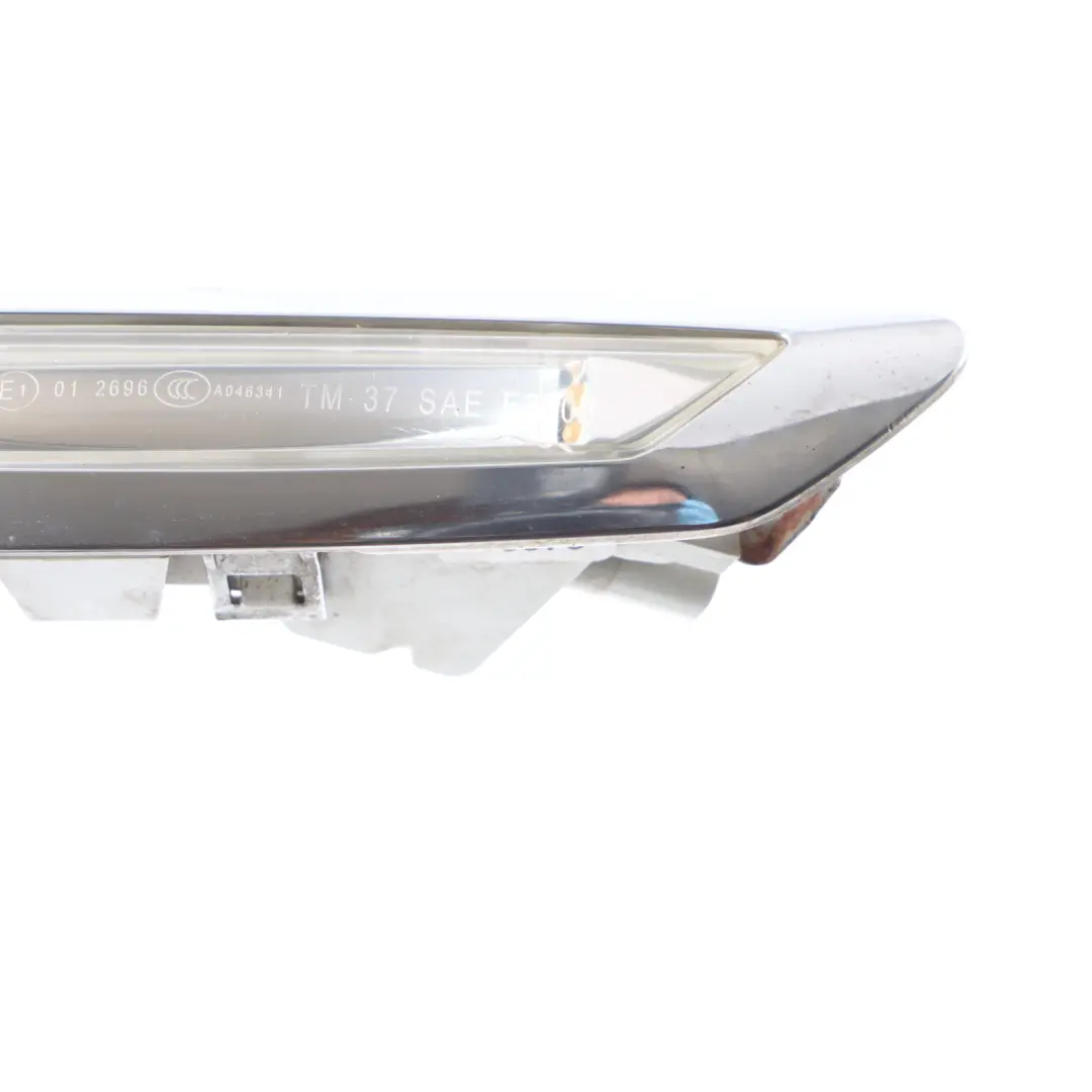 Luz Indicadora Guardabarros Delantera Derecha Señal para BMW F10 F11 con número de pieza 7154168 BMW F10 F11 Luz Indicadora Guardabarros Delantera Derecha Señal - SKU 7154168-1 - Número de pieza 7154168