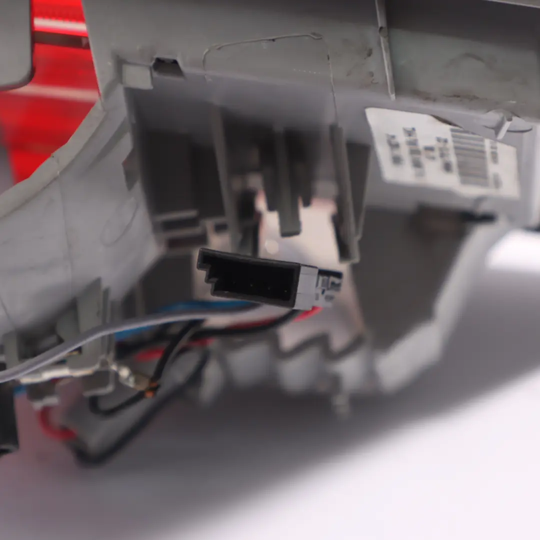 BMW E83 X3 Lift lampa prawy tył w klapę - SKU 7162214-1 - Numer Części 7162214
