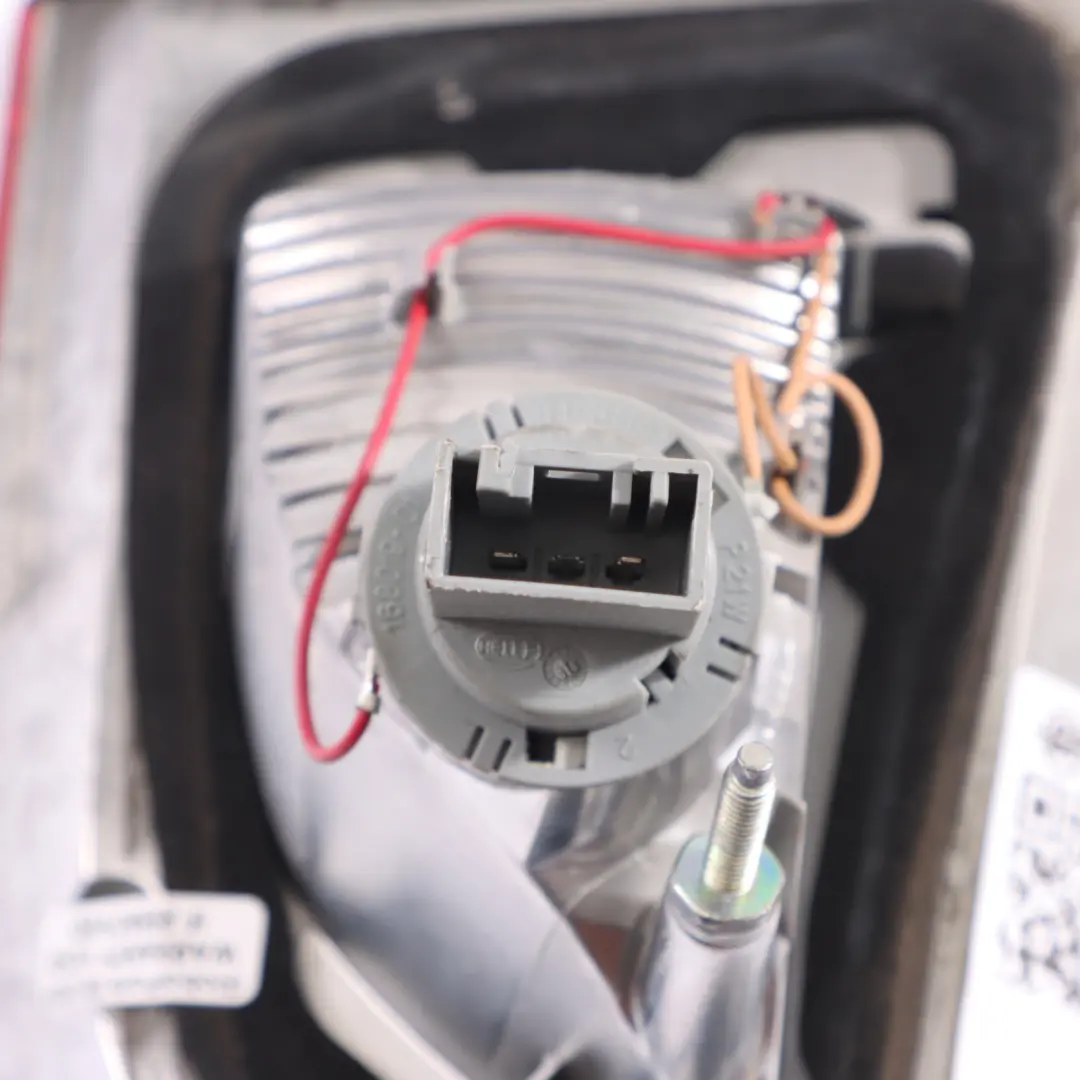 Luz En La Tapa Del Maletero Trasera Derecha para BMW X6 E71 E72 con número de pieza 7179988 BMW X6 E71 E72 Luz En La Tapa Del Maletero Trasera Derecha - SKU 7179988-1 - Número de pieza 7179988