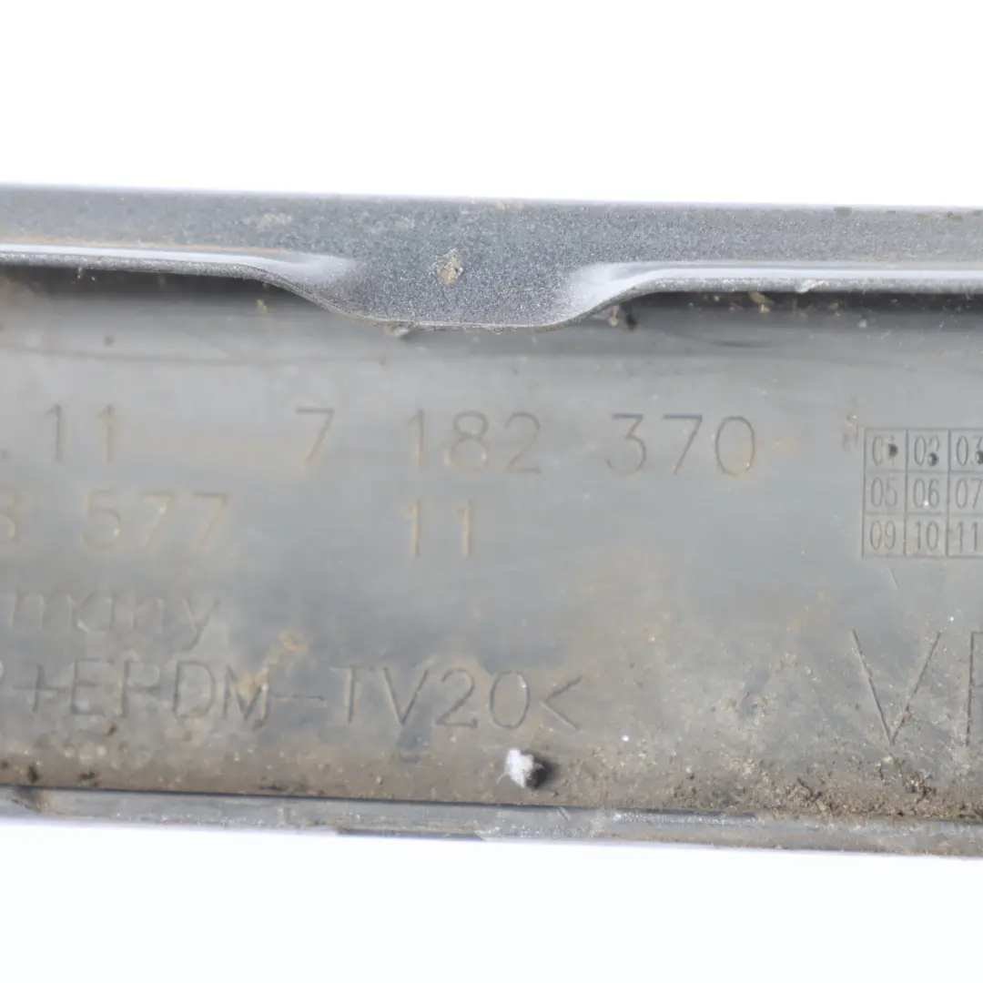 Bande caoutchouc pour pare-chocs avant gauche Spacegrau Grey - A52 pour BMW E87 LCI à propos du numéro de pièce 7185131 BMW E87 LCI Bande caoutchouc pour pare-chocs avant gauche Spacegrau Grey - A52 - SKU 7185131-SCG - Numéro de pièce 7185131