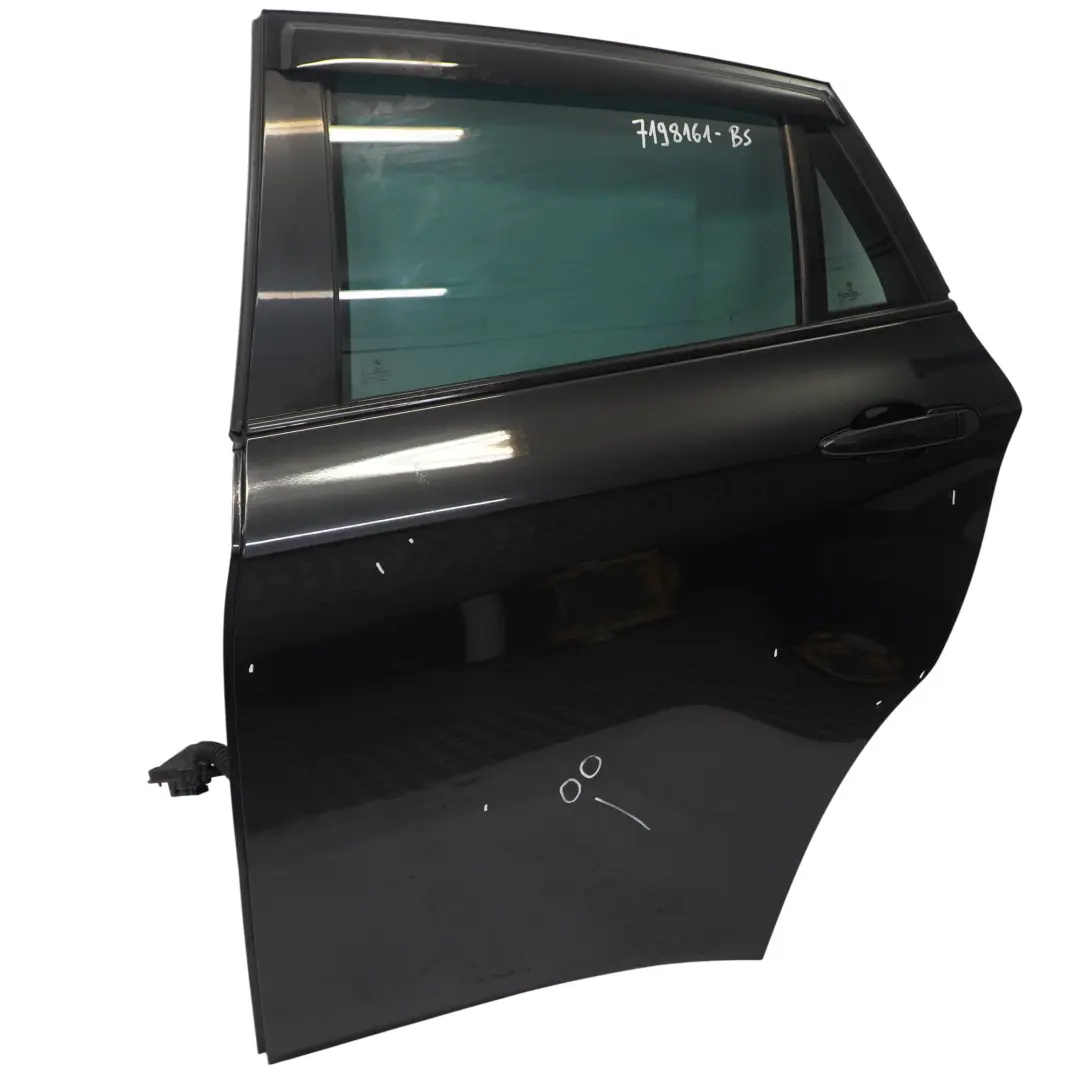 Drzwi Tylne Lewe Black Sapphire Czarny Metalik - 475 do BMW X6 E71 o numerze 7198161 BMW X6 E71 Drzwi Tylne Lewe Black Sapphire Czarny Metalik - 475 - SKU 7198161-BS - Numer Części 7198161