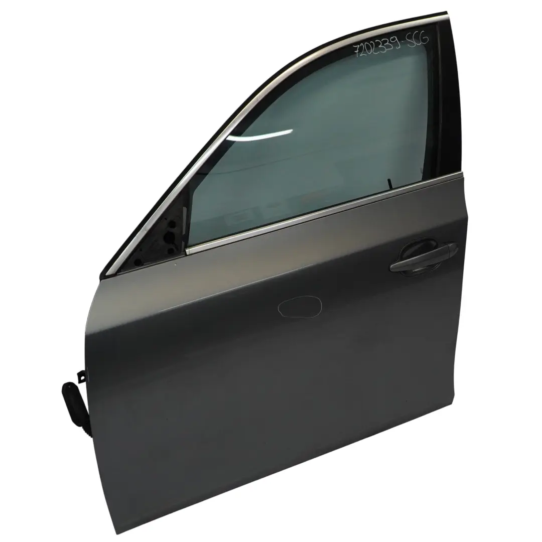 Puerta Delantera Izquierda Spacegrau Space Grau Gris - A52 para BMW E60 E61 con número de pieza 7202339 BMW E60 E61 Puerta Delantera Izquierda Spacegrau Space Grau Gris - A52 - SKU 7202339-SCG - Número de pieza 7202339