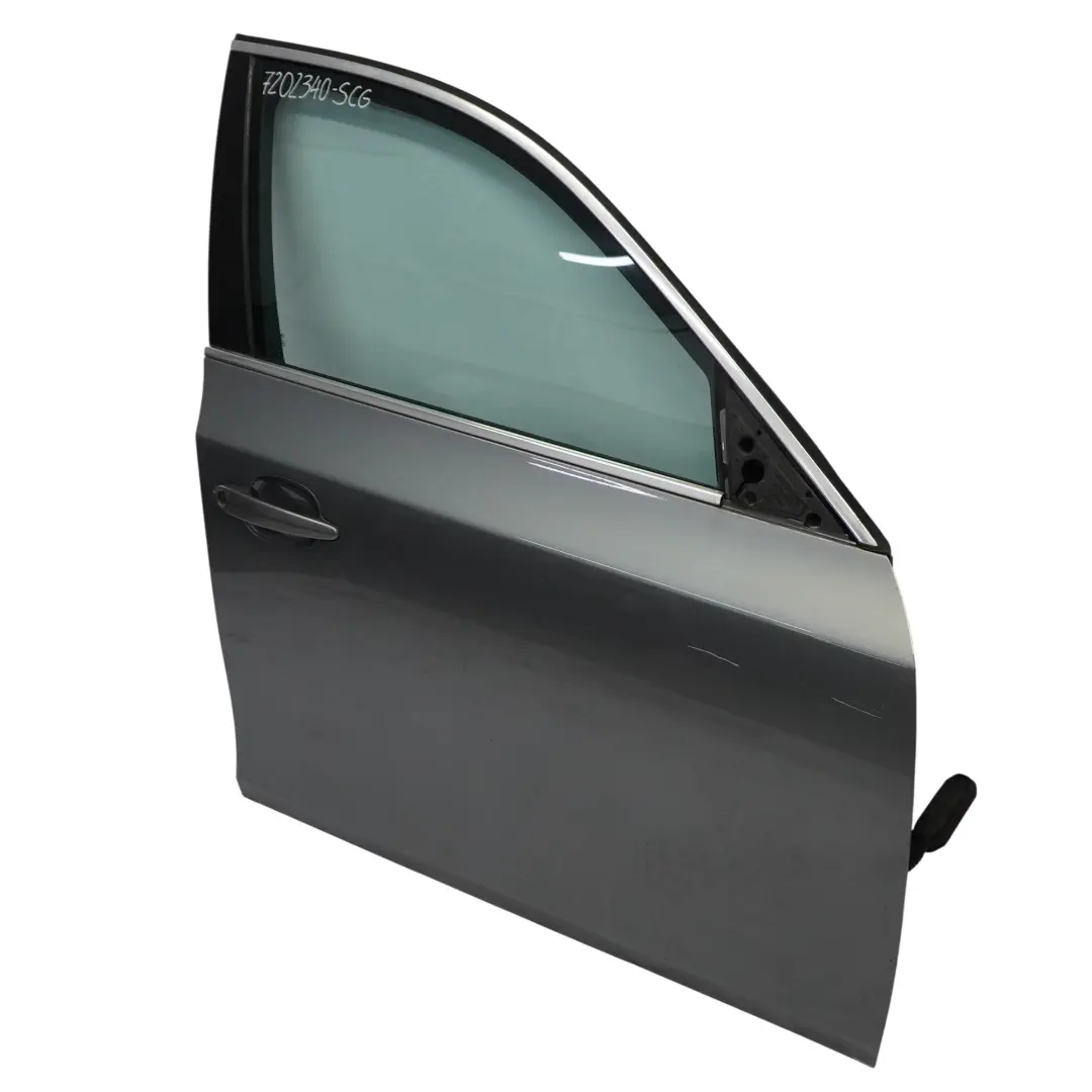 Puerta Delantera Derecha Spacegrau Gris Espacial Metalizado - A52 para BMW E60 E61 con número de pieza 7202340 BMW E60 E61 Puerta Delantera Derecha Spacegrau Gris Espacial Metalizado - A52 - SKU 7202340-SCG - Número de pieza 7202340