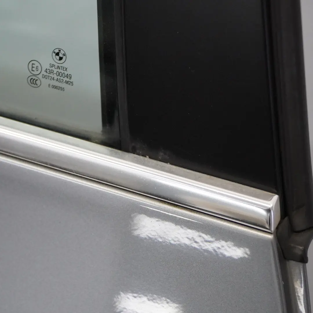 Porta Posteriore Destra Spacegrau Grigio Spazio Metallizzato - A52 per BMW E60 con numero di parte 7202342 BMW E60 Porta Posteriore Destra Spacegrau Grigio Spazio Metallizzato - A52 - SKU 7202342-SCG - Numero di parte 7202342