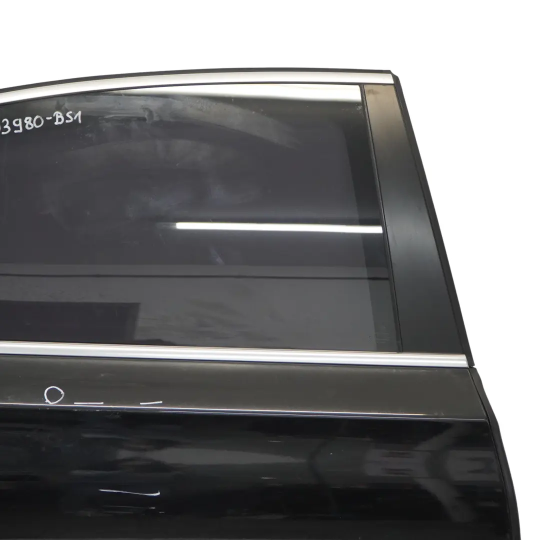 Porta Posteriore Destra Black Sapphire Nero Metallic - 475 per BMW F01 con numero di parte 7203980 BMW F01 Porta Posteriore Destra Black Sapphire Nero Metallic - 475 - SKU 7203980-BS1 - Numero di parte 7203980