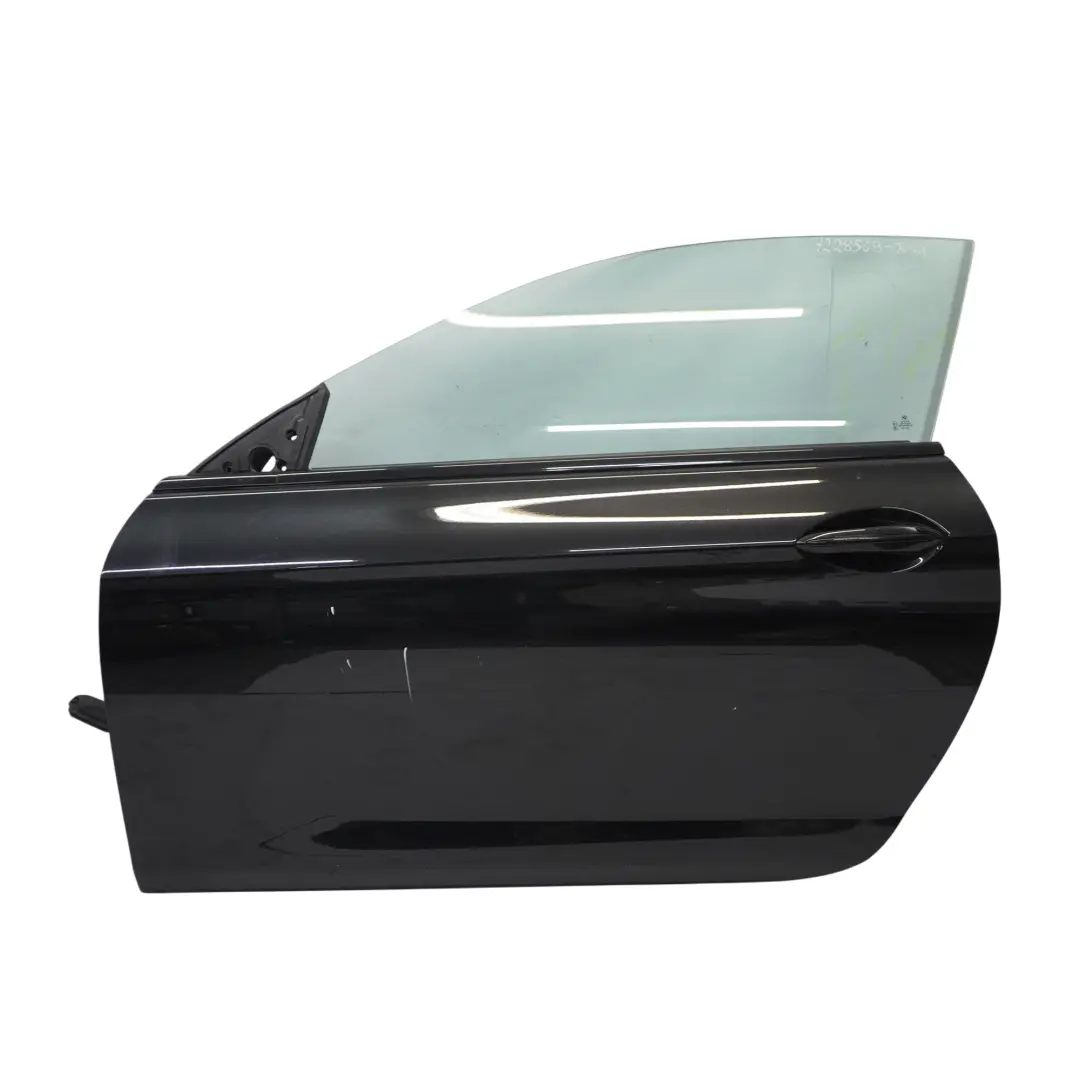 Puerta delantera izquierda Black Sapphire Metallic - 475 para BMW F12 F13 con número de pieza 7228569 BMW F12 F13 Puerta delantera izquierda Black Sapphire Metallic - 475 - SKU 7228569-BS1 - Número de pieza 7228569