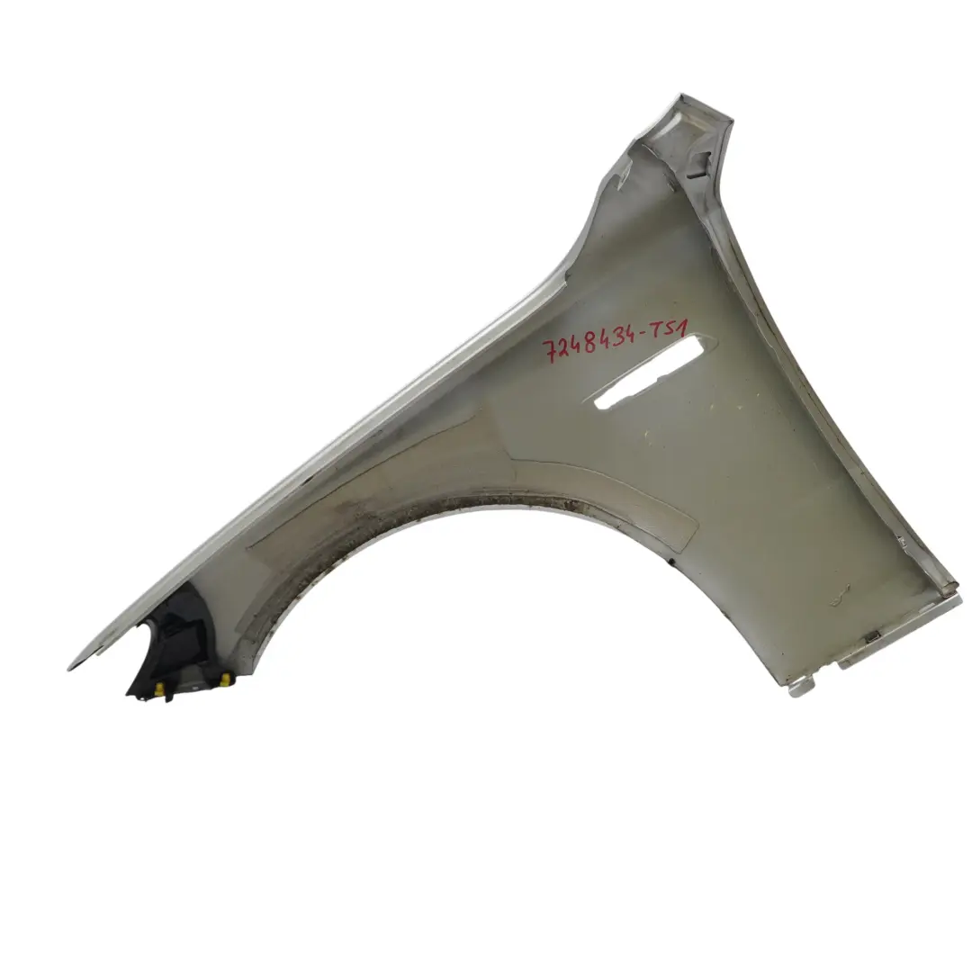 Błotnik Prawy Przedni Titansilber Srebrny Metallic - 354 do BMW F07 GT o numerze 7248434 BMW F07 GT Błotnik Prawy Przedni Titansilber Srebrny Metallic - 354 - SKU 7248434-TS1 - Numer Części 7248434