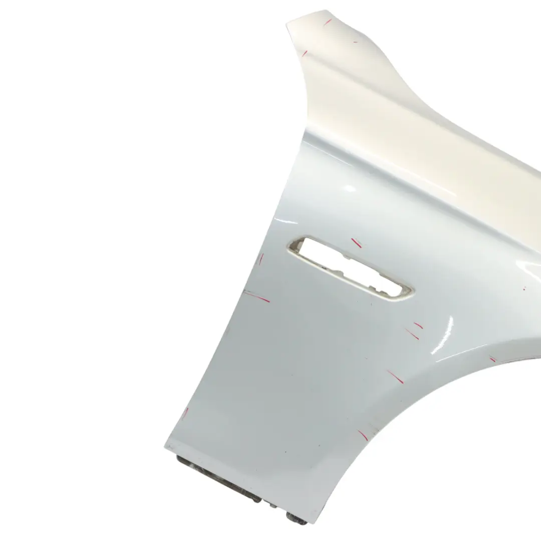 Parafango Anteriore Destro Laterale Glacier Silver - A83 per BMW F10 F11 con numero di parte 7248660 BMW F10 F11 Parafango Anteriore Destro Laterale Glacier Silver - A83 - SKU 7248660-GSB - Numero di parte 7248660