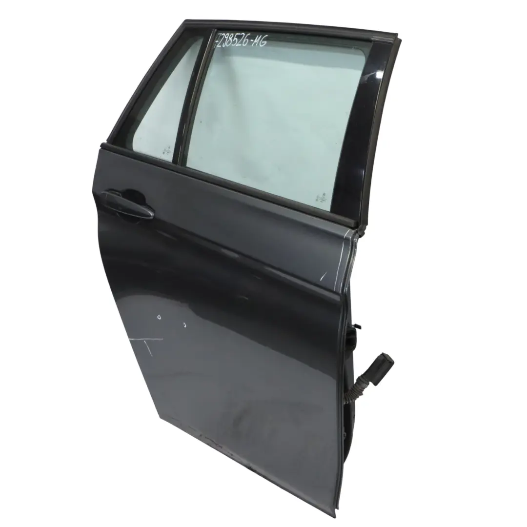 Porta Posteriore Destra Mineralgrau Mineral Grey Metallic - B39 per BMW F31 Touring con numero di parte 7298526 BMW F31 Touring Porta Posteriore Destra Mineralgrau Mineral Grey Metallic - B39 - SKU 7298526-MG - Numero di parte 7298526