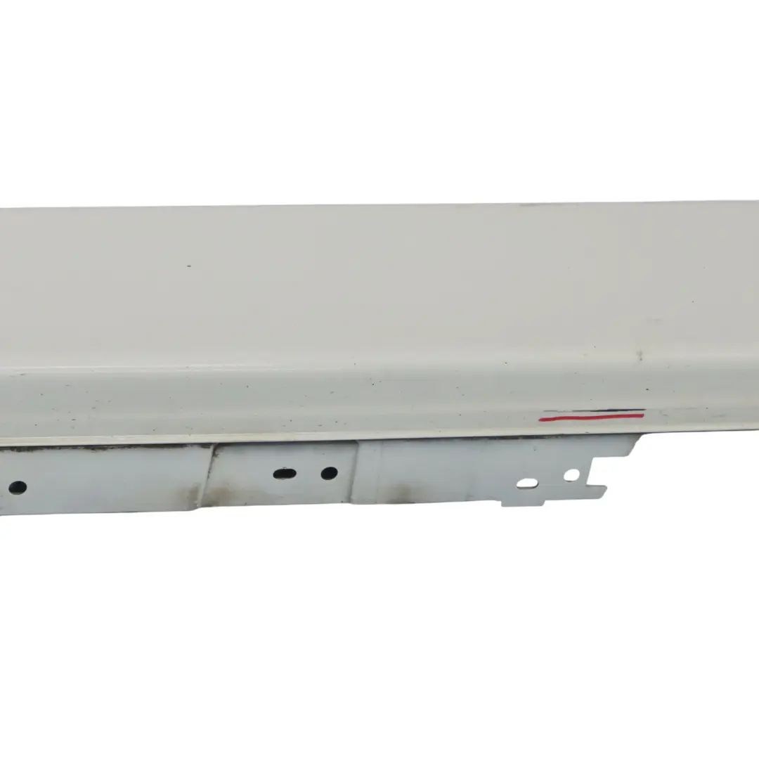 Moldura de umbral lateral cubierta izquierdo Alpinweiss 3 - 300 para BMW F30 F31 con número de pieza 7312751 BMW F30 F31 Moldura de umbral lateral cubierta izquierdo Alpinweiss 3 - 300 - SKU 7312751-AW2 - Número de pieza 7312751