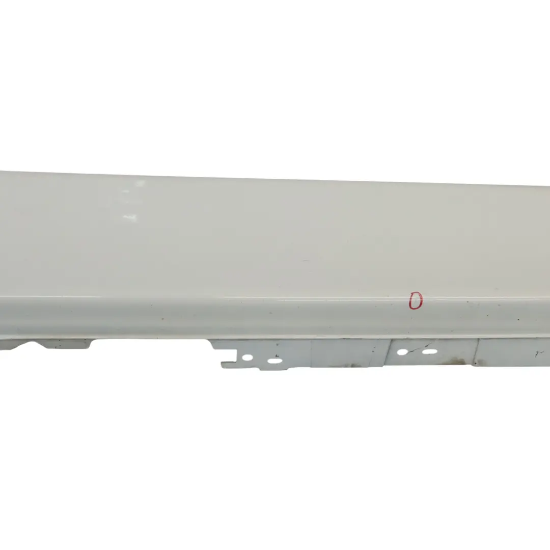 Sottoporta striscia destra Alpinweiss bianco alpino 3 - 300 per BMW F30 F31 con numero di parte 7312752 BMW F30 F31 Sottoporta striscia destra Alpinweiss bianco alpino 3 - 300 - SKU 7312752-AW1 - Numero di parte 7312752