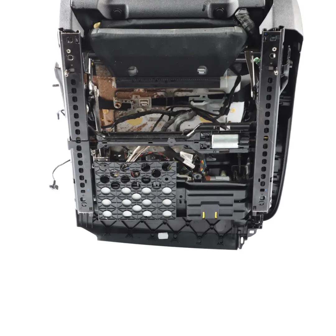 Asiento Delantero Derecho Calefactable Cuero Negro Costura Exclusiva para BMW F10 F11 con número de pieza 7349862 BMW F10 F11 Asiento Delantero Derecho Calefactable Cuero Negro Costura Exclusiva - SKU 7349862-1 - Número de pieza 7349862