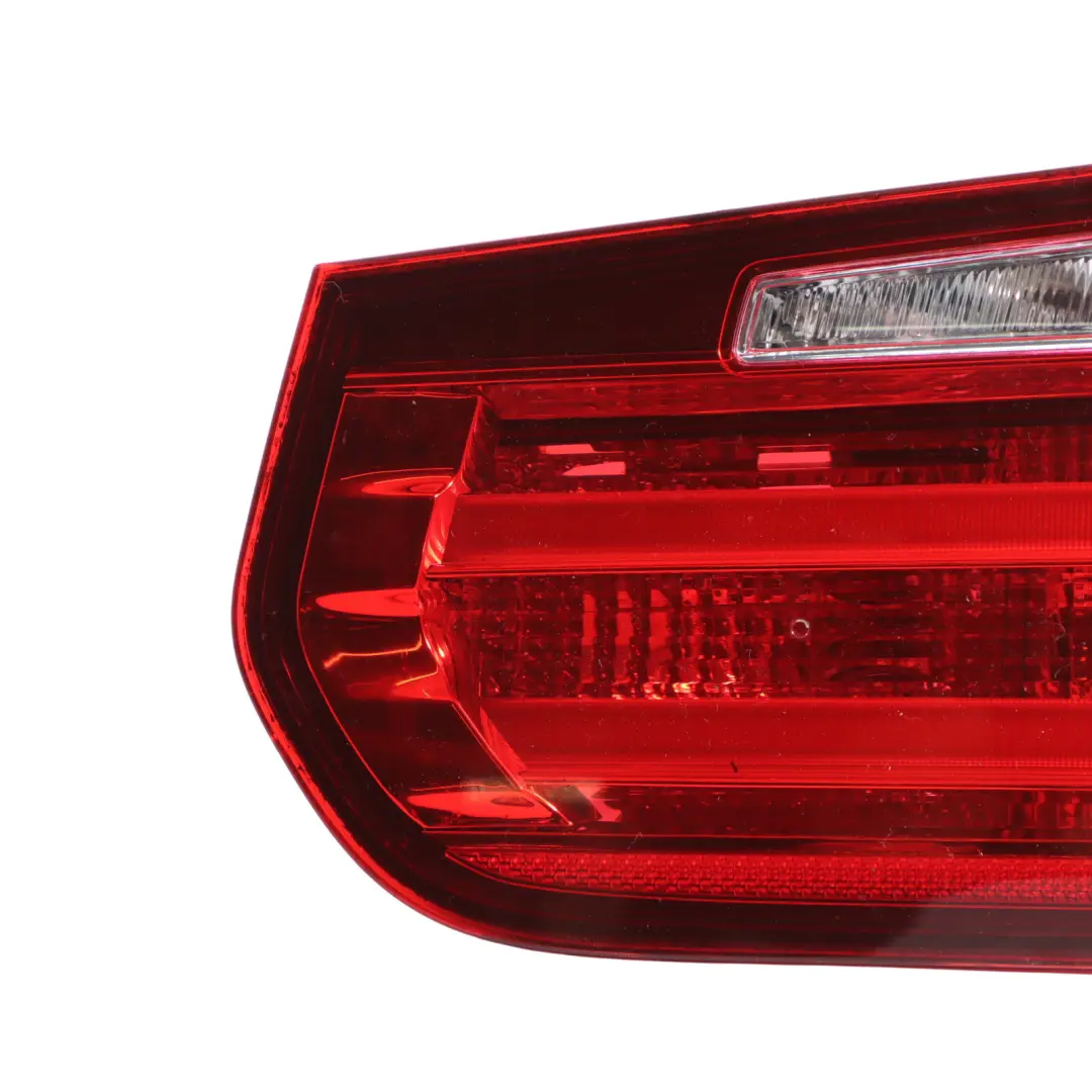 Lampa Wewnętrzna Klapy Bagażnika Prawy Tył Tylna 7371112 do BMW F30 F31 F80 o numerze 7372794 BMW F30 F31 F80 Lampa Wewnętrzna Klapy Bagażnika Prawy Tył Tylna 7371112 - SKU 7372794-1 - Numer Części 7372794