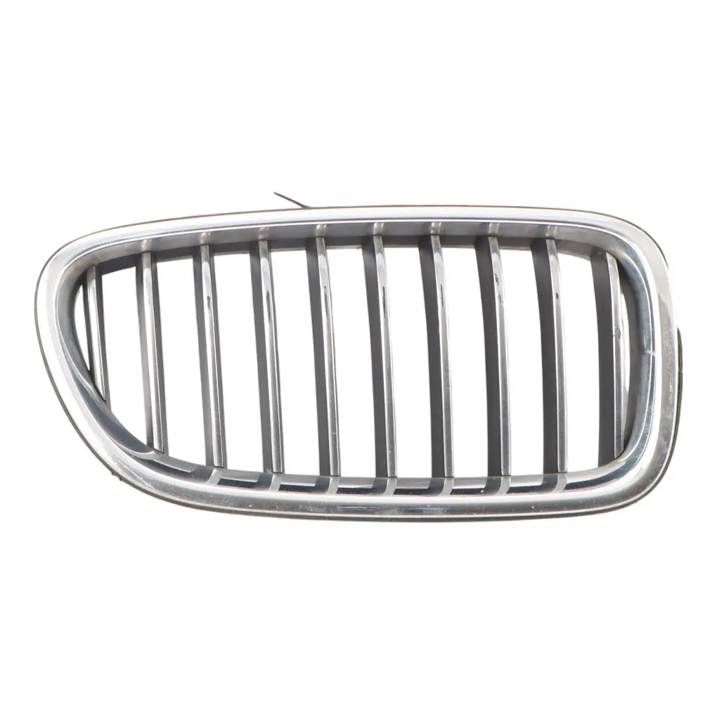 Kratki Nerka Atrapy Prawa Grill do BMW F10 F11 LCI o numerze 7412323 BMW F10 F11 LCI Kratki Nerka Atrapy Prawa Grill - SKU 7412323-1 - Numer Części 7412323