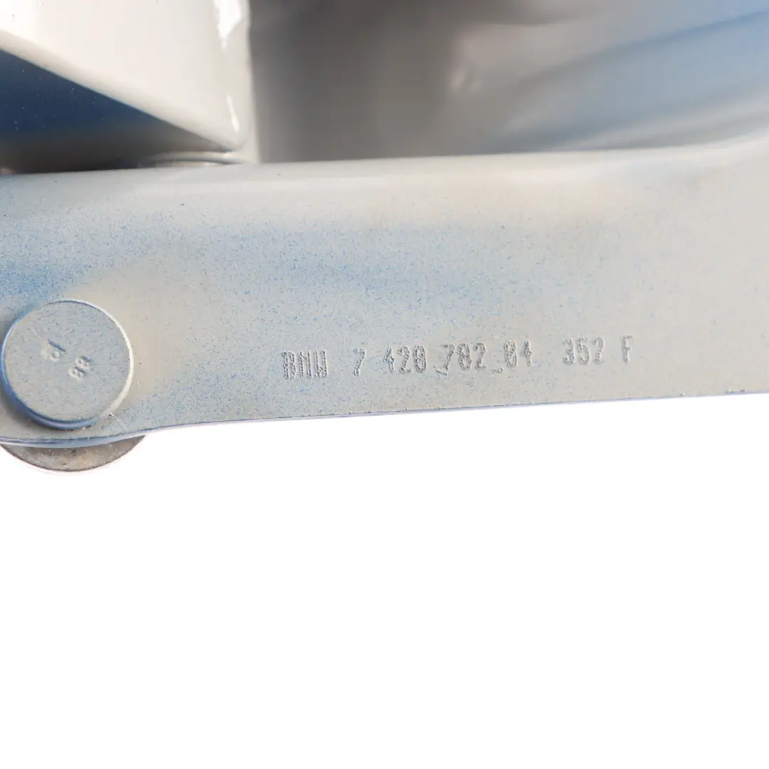 Cerniera Portellone Posteriore Destra Estoril Blue - B45 per BMW F30 F32 con numero di parte 7420782 BMW F30 F32 Cerniera Portellone Posteriore Destra Estoril Blue - B45 - SKU 7420782-EB - Numero di parte 7420782