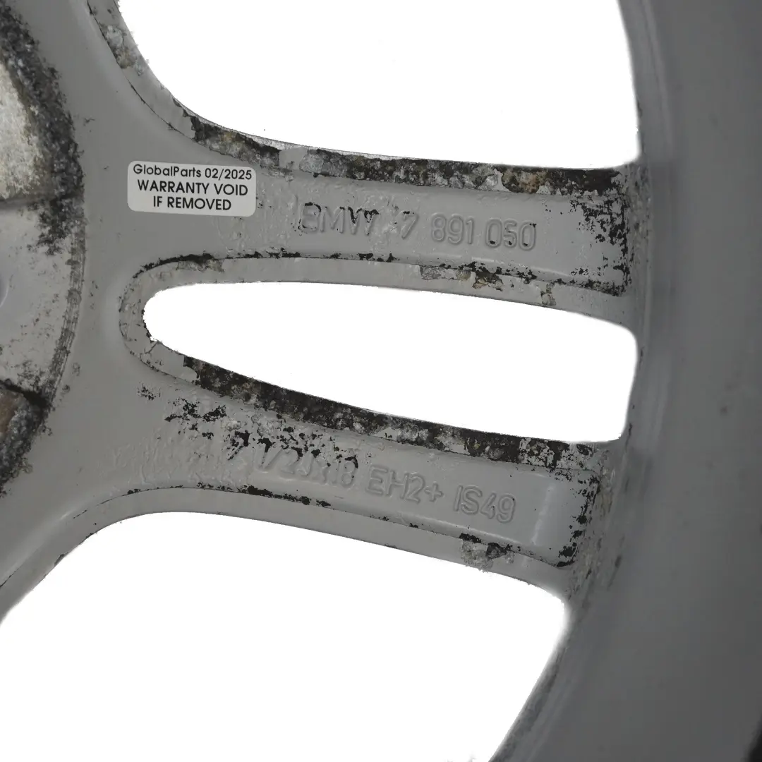 Srebrna Felga Aluminiowa Przednia 18" 7,5J M Spoke 261 do BMW E81 E87 o numerze 7891050 BMW E81 E87 Srebrna Felga Aluminiowa Przednia 18" 7,5J M Spoke 261 - SKU 7891050-2 - Numer Części 7891050