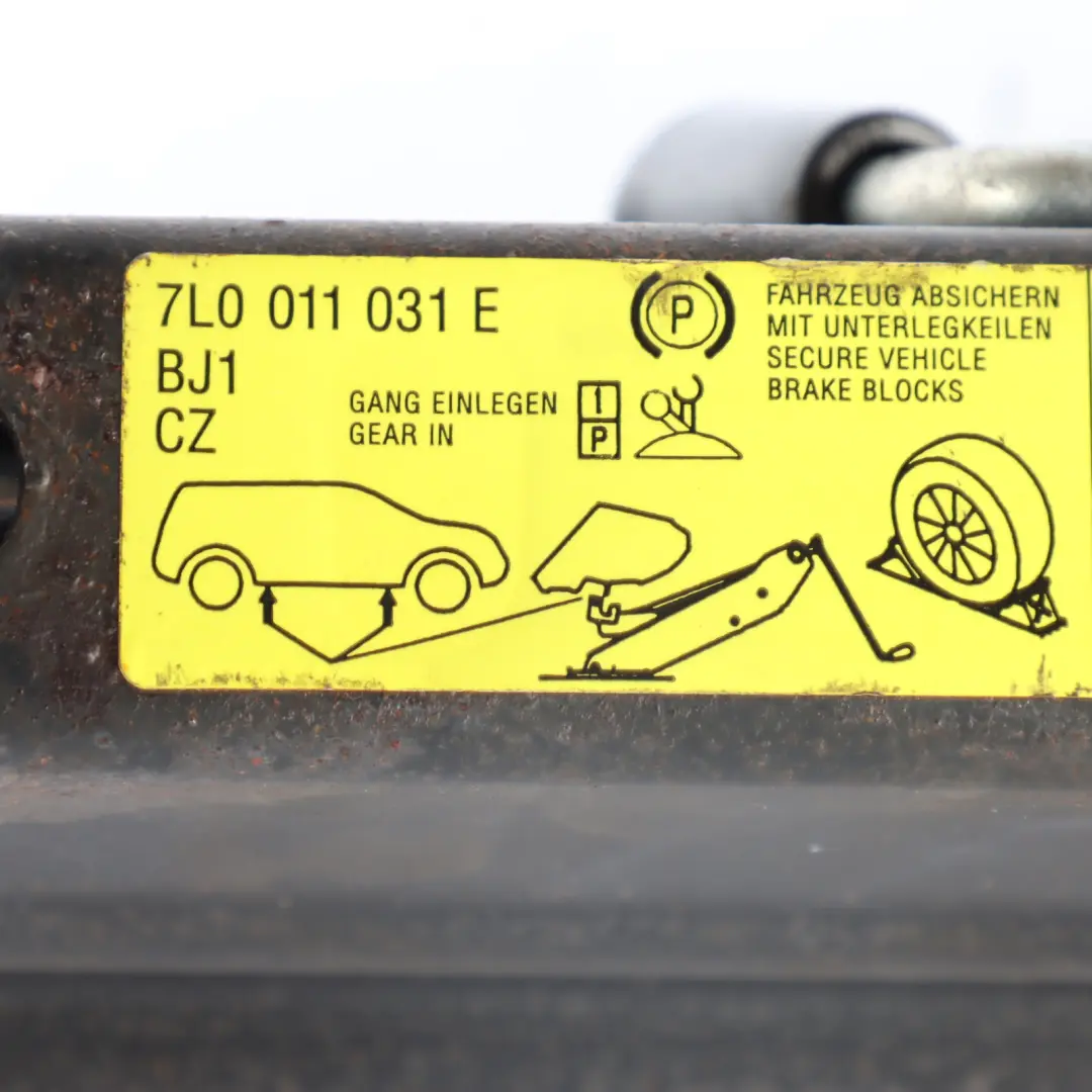 VW Volkswagen Touareg 7L Emergency Scissor Lifting Car Jack Tool - SKU 7L0011031E - Part number 7L0011031E