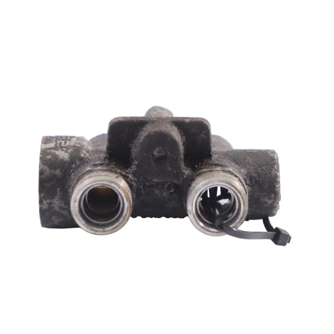 VW Volkswagen Touareg 7L Termostato Radiatore Olio - SKU 7L0317027A - Numero di parte 7L0317027A