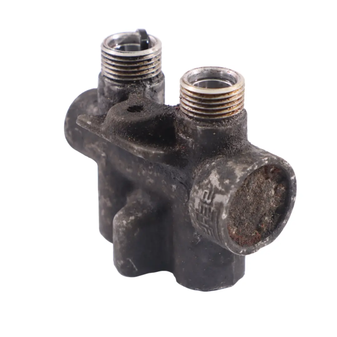 VW Volkswagen Touareg Termostat Regulator Chłodnica Oleju - SKU 7L0317027A - Numer Części 7L0317027A