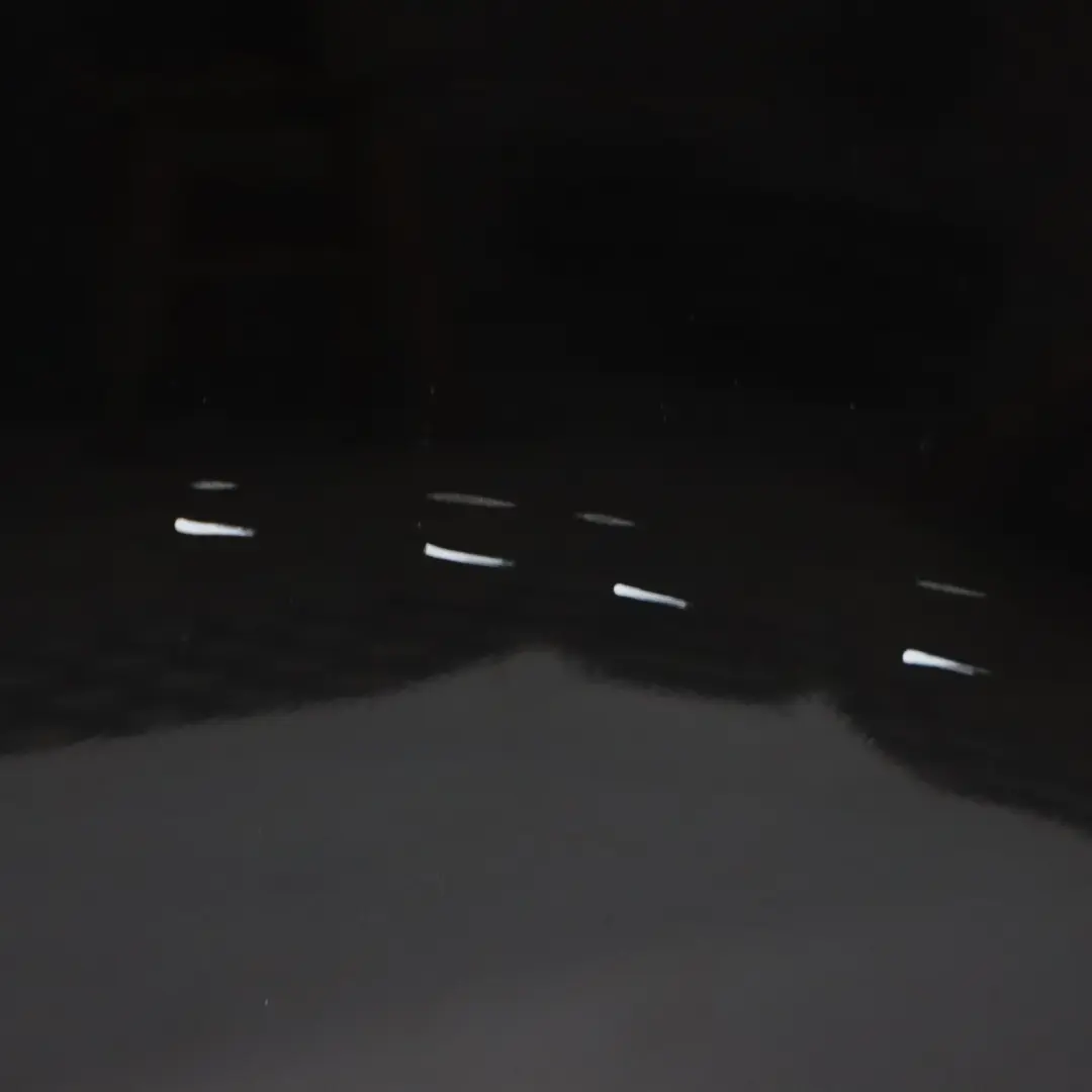 Porta Posteriore Sinistra Black Magic Pearl Nero - C9Z per VW Volkswagen Touareg con numero di parte 7L0833055M VW Volkswagen Touareg Porta Posteriore Sinistra Black Magic Pearl Nero - C9Z - SKU 7L0833055M-BLM - Numero di parte 7L0833055M