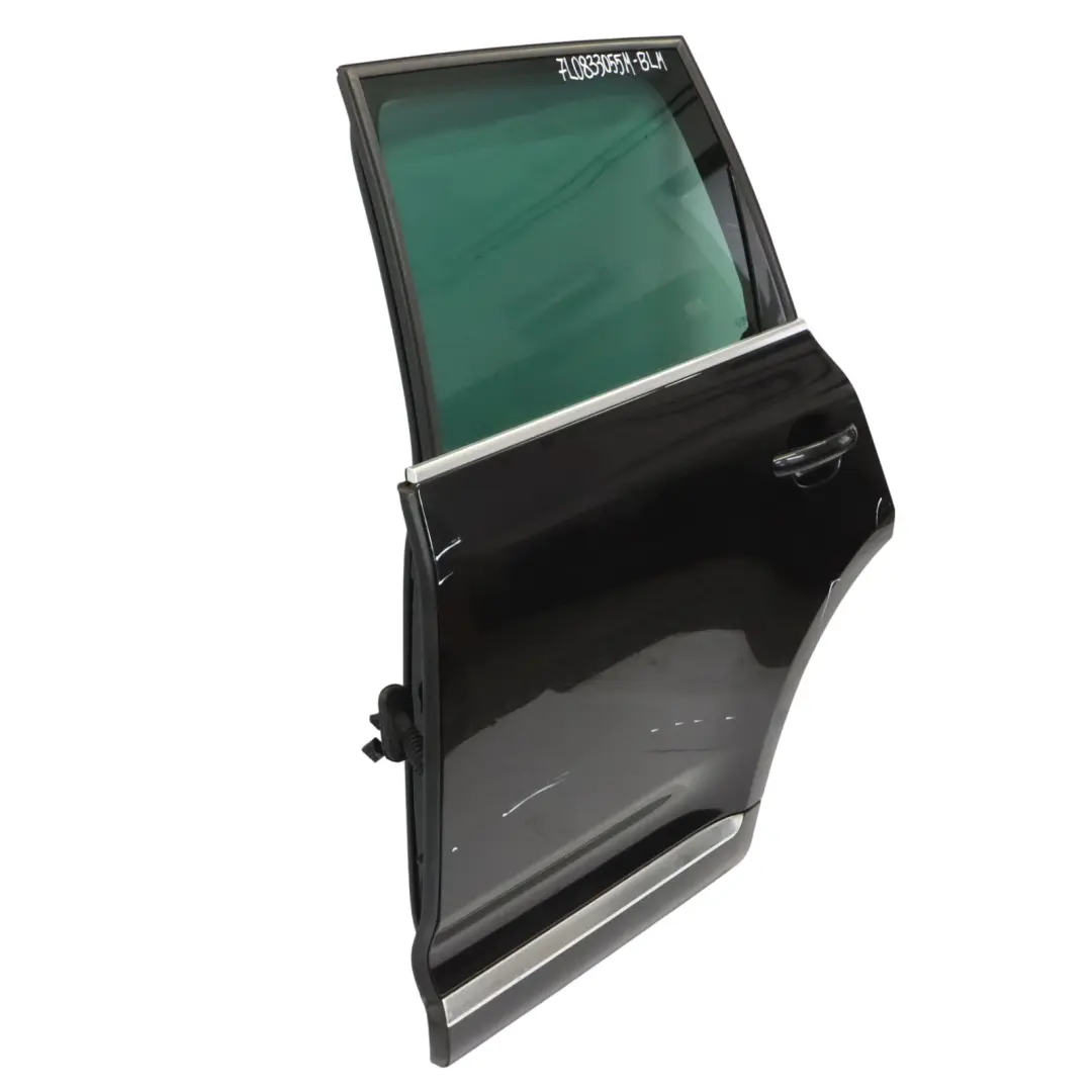 Porta Posteriore Sinistra Black Magic Pearl Nero - C9Z per VW Volkswagen Touareg con numero di parte 7L0833055M VW Volkswagen Touareg Porta Posteriore Sinistra Black Magic Pearl Nero - C9Z - SKU 7L0833055M-BLM - Numero di parte 7L0833055M