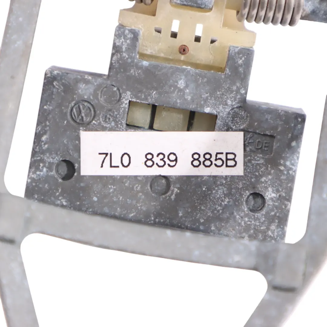 7L Klamka Drzwi Zewnętrzna Lewy Tył do VW Volkswagen Touareg o numerze 7L0839885B VW Volkswagen Touareg 7L Klamka Drzwi Zewnętrzna Lewy Tył - SKU 7L0839885B - Numer Części 7L0839885B