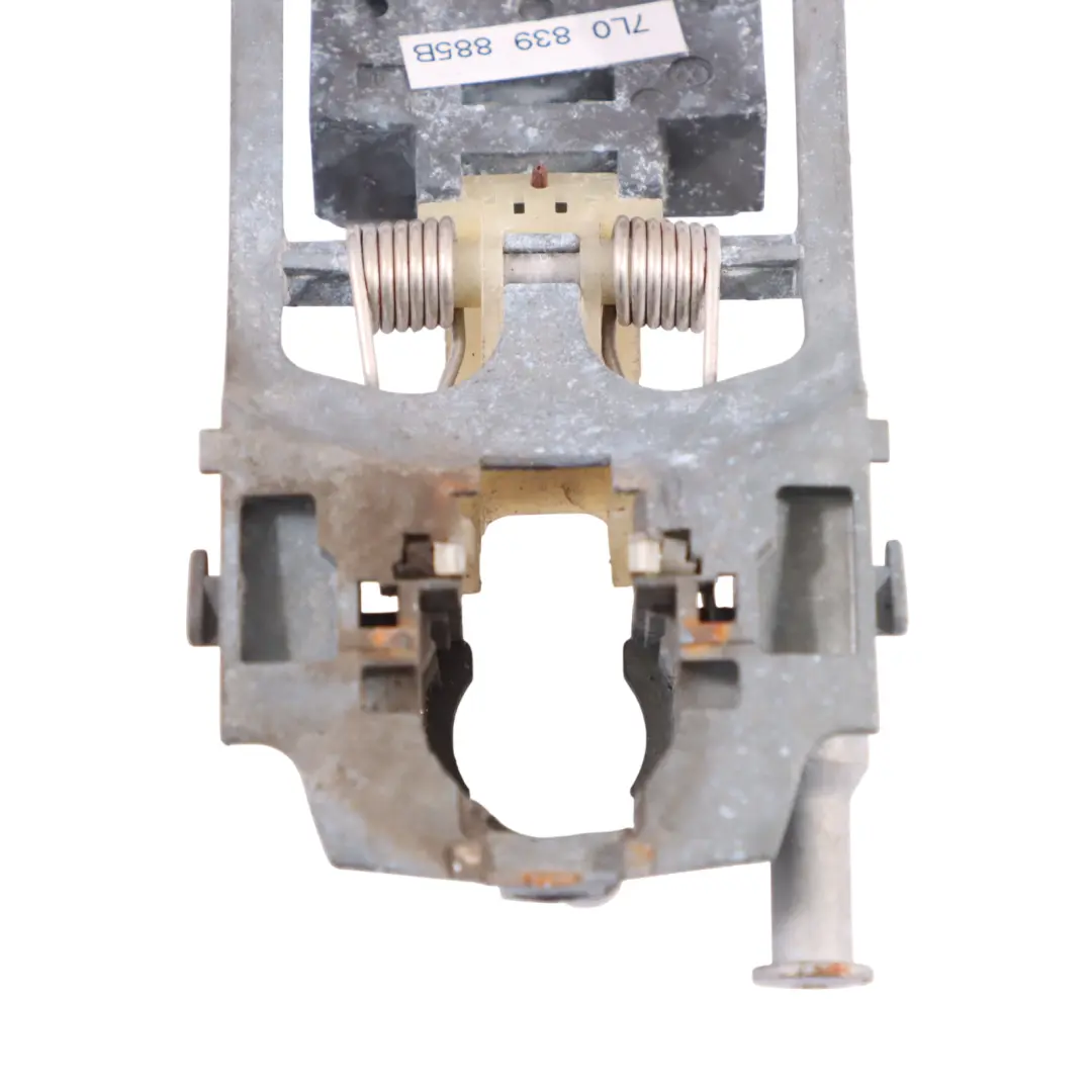 7L Klamka Drzwi Zewnętrzna Lewy Tył do VW Volkswagen Touareg o numerze 7L0839885B VW Volkswagen Touareg 7L Klamka Drzwi Zewnętrzna Lewy Tył - SKU 7L0839885B - Numer Części 7L0839885B