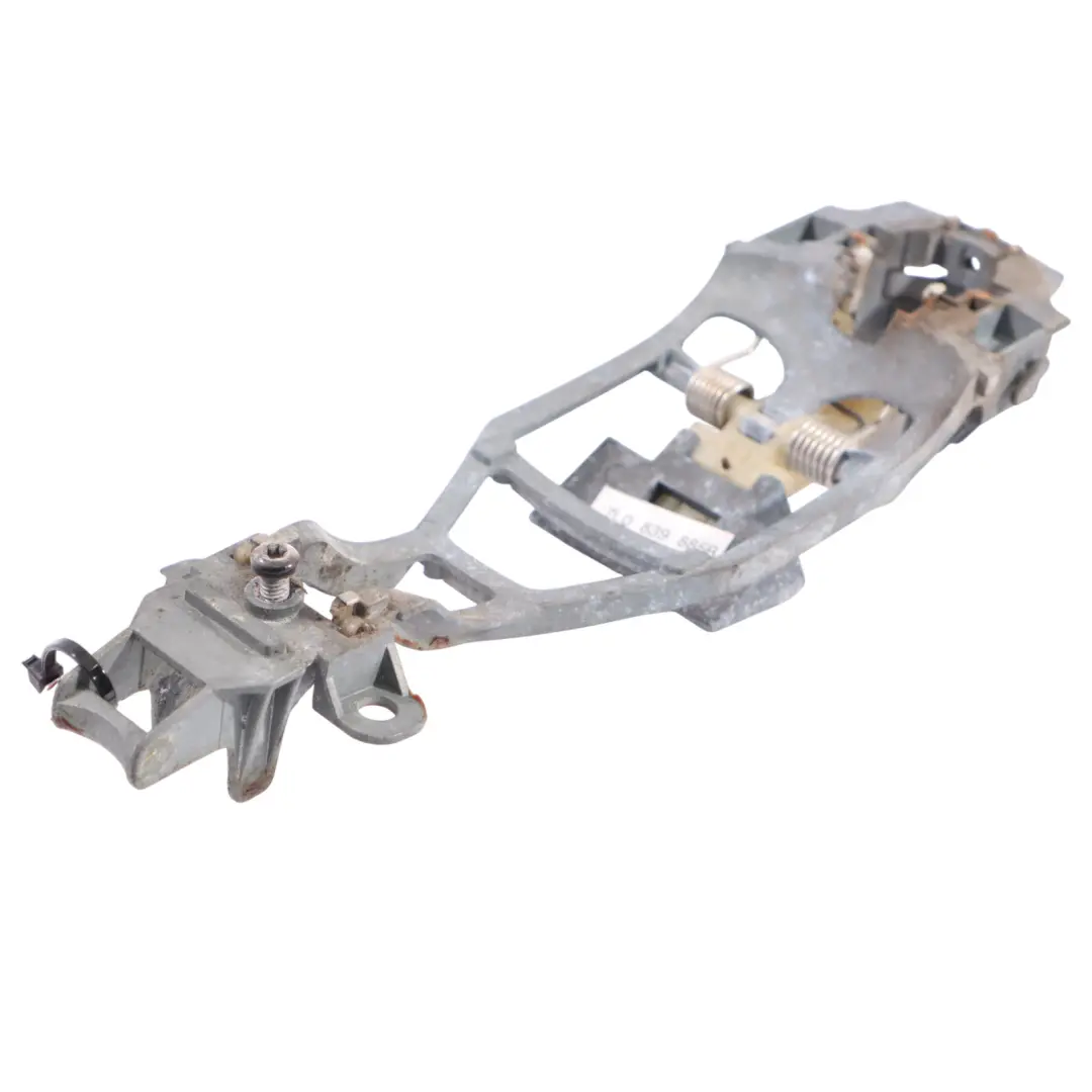 VW Volkswagen Touareg 7L Tirador Puerta Exterior Trasera Izquierda - SKU 7L0839885B - Número de pieza 7L0839885B