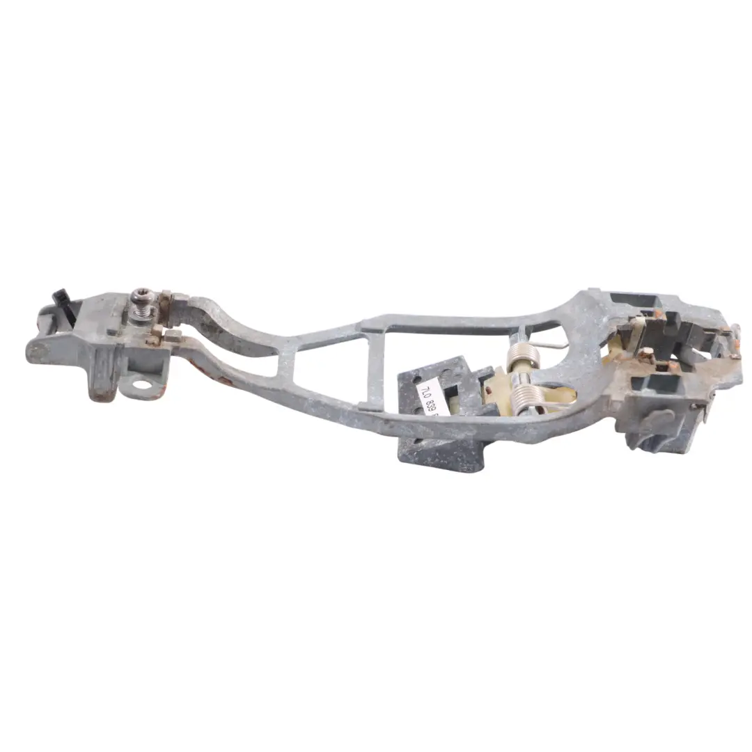 VW Volkswagen Touareg 7L Klamka Drzwi Zewnętrzna Lewy Tył - SKU 7L0839885B - Numer Części 7L0839885B