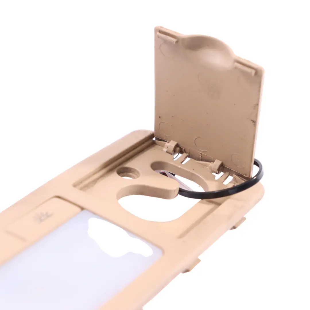 7L Hintere Dachhimmel Lampe Licht Rechts Höflichkeit für VW Touareg mit Teilenummer 7L0861688A VW Touareg 7L Hintere Dachhimmel Lampe Licht Rechts Höflichkeit - SKU 7L0861688A - Teilenummer 7L0861688A