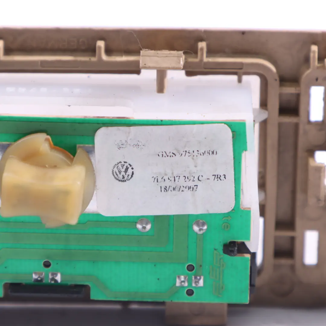 VW Volkswagen Touareg 7L Feu De Pavillon Arrière Droit Courtoisie - SKU 7L0861688A - Numéro de pièce 7L0861688A