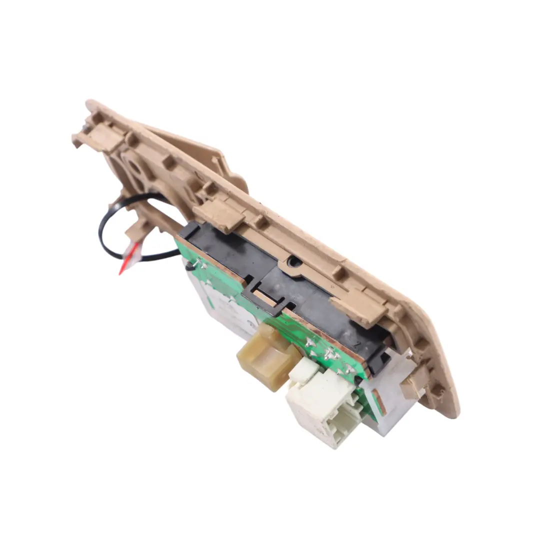 VW Touareg 7L Hintere Dachhimmel Lampe Licht Rechts Höflichkeit - SKU 7L0861688A - Teilenummer 7L0861688A
