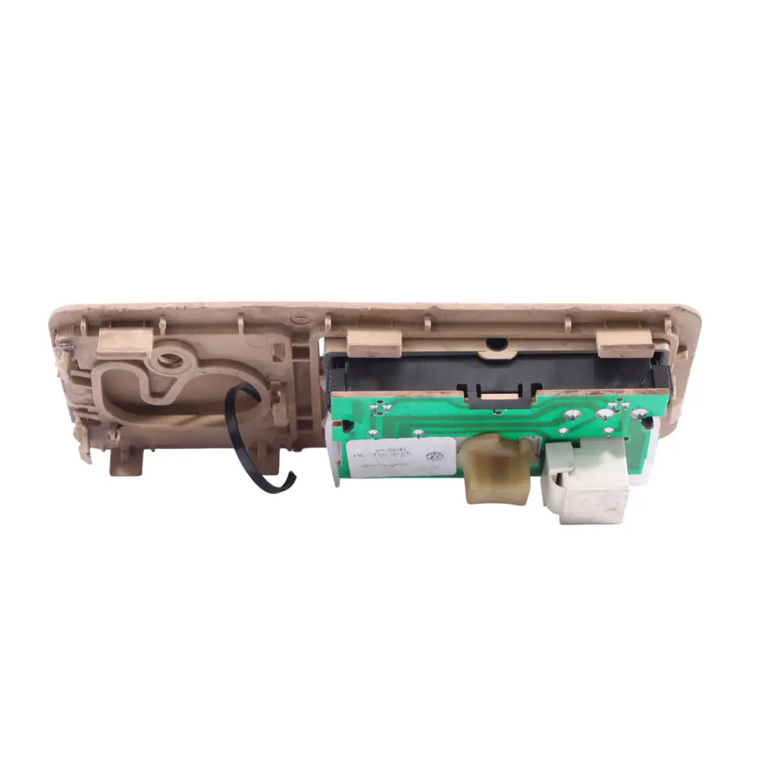 VW Volkswagen Touareg 7L Feu De Pavillon Arrière Droit Courtoisie - SKU 7L0861688A - Numéro de pièce 7L0861688A