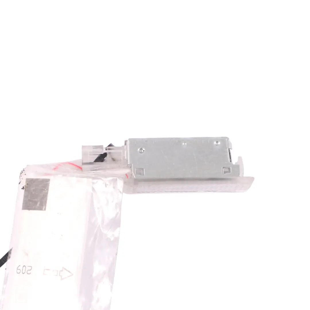 Luz almacenamiento guantera Audi A4 B9 A5 RS5 Volkswagen Golf Tiguan para con número de pieza 7L0947415 Luz almacenamiento guantera Audi A4 B9 A5 RS5 Volkswagen Golf Tiguan - SKU 7L0947415 - Número de pieza 7L0947415