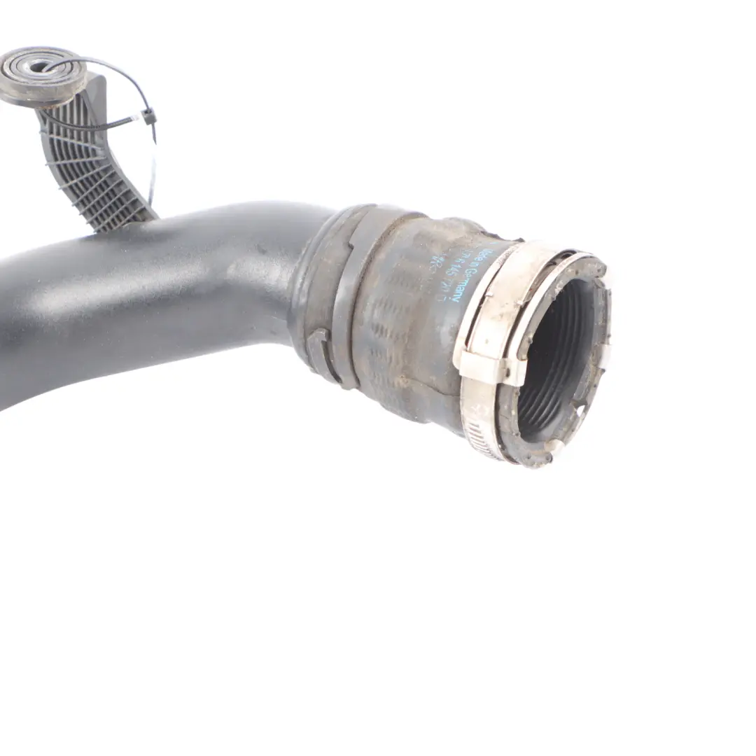 Tuyau de turbo Compresseur Intercooler pour Audi Q7 4L 3.0 TDI BUG à propos du numéro de pièce 7L6145795AE Audi Q7 4L 3.0 TDI BUG Tuyau de turbo Compresseur Intercooler - SKU 7L6145795AE - Numéro de pièce 7L6145795AE