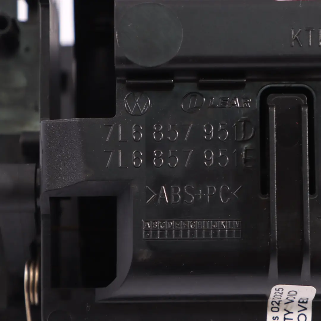 7L Coperchio portacenere posteriore sinistro per VW Volkswagen Touareg con numero di parte 7L6857977A VW Volkswagen Touareg 7L Coperchio portacenere posteriore sinistro - SKU 7L6857977A - Numero di parte 7L6857977A