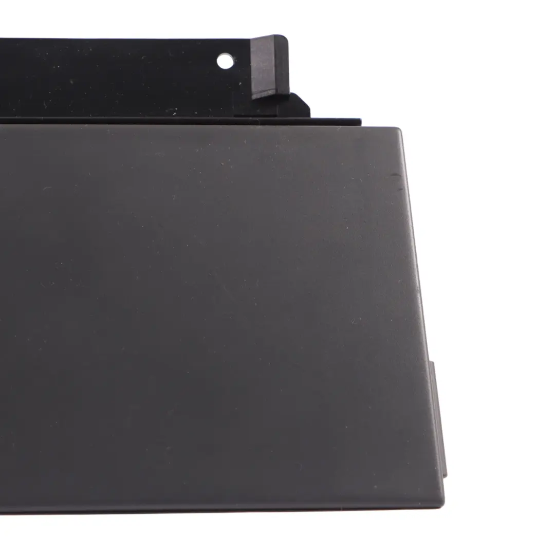 VW Volkswagen Touareg 7L Couvercle rangement cendrier arrière gauche - SKU 7L6857977A - Numéro de pièce 7L6857977A