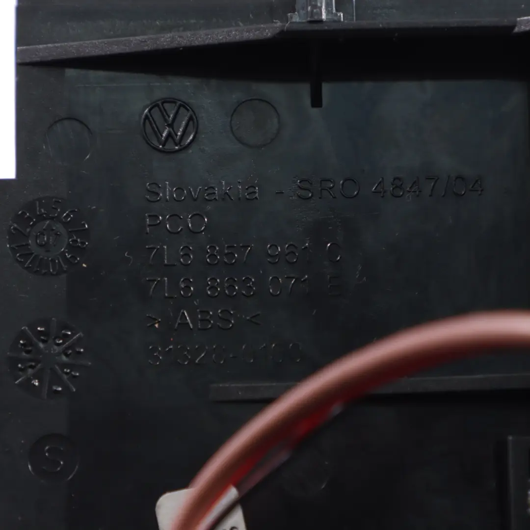 7L Popielniczka Przednia Deski Rozdzielczej do Volkswagen Touareg o numerze 7L6863071F Volkswagen Touareg 7L Popielniczka Przednia Deski Rozdzielczej - SKU 7L6863071F - Numer Części 7L6863071F