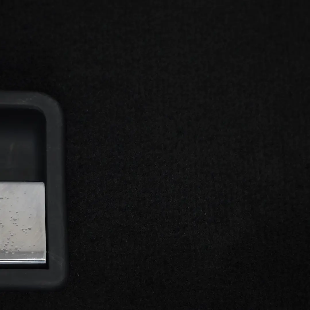 7L Rivestimento del pianale del bagagliaio per Volkswagen Touareg con numero di parte 7L6863546K Volkswagen Touareg 7L Rivestimento del pianale del bagagliaio - SKU 7L6863546K - Numero di parte 7L6863546K