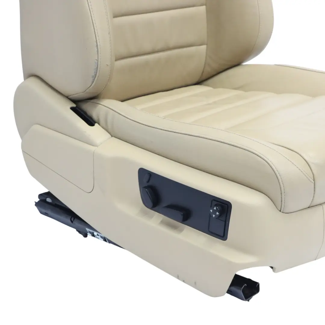 7L Fotel Przód Prawy Przedni Grzany Skóra Beżowy do Volkswagen Touareg o numerze 7L6881806FG Volkswagen Touareg 7L Fotel Przód Prawy Przedni Grzany Skóra Beżowy - SKU 7L6881806FG-2 - Numer Części 7L6881806FG