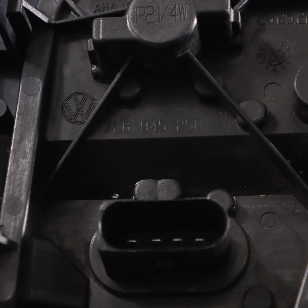 7L Fanale posteriore esterno destro per VW Volkswagen Touareg con numero di parte 7L6945096R VW Volkswagen Touareg 7L Fanale posteriore esterno destro - SKU 7L6945096R - Numero di parte 7L6945096R